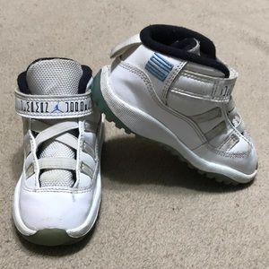 Jordan 11’s size 6C